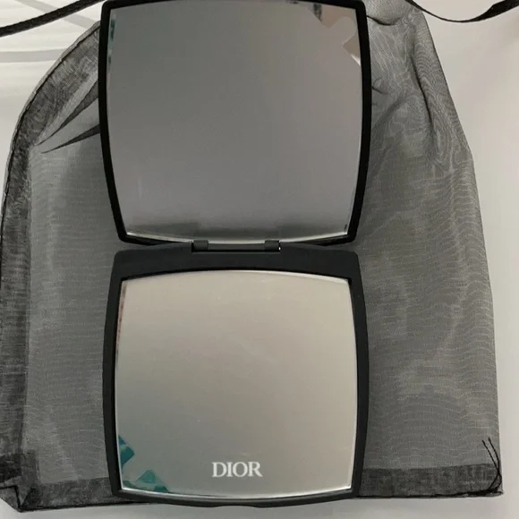 ⭐️NEW Dior Black Compact with Silver Logo - Picture 2 of 5